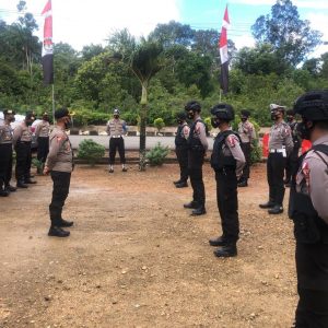 Foto : Kabag Ops Polres Lingga Pimpin Apel Dalam Kegiatan Pengamanan Di Kantor KPU Lingga