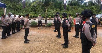 Foto : Kabag Ops Polres Lingga Pimpin Apel Dalam Kegiatan Pengamanan Di Kantor KPU Lingga