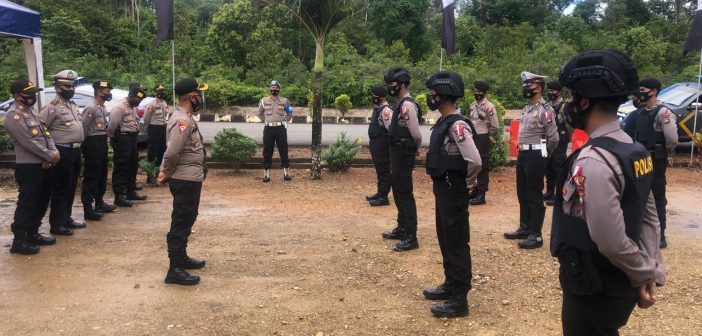 Foto : Kabag Ops Polres Lingga Pimpin Apel Dalam Kegiatan Pengamanan Di Kantor KPU Lingga