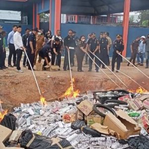 _6543_Kanwil-DJBC-Kepri-Musnahkan-Ribuan-HP-dan-Jutaan-Batang-Rokok-Ilegal