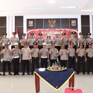 21 Polres Lingga Terima Kenaikan Pangkat