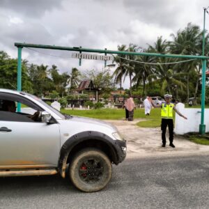 7C004087-77C1-4265-A073-405289D15234 Satlantas Polres Lingga Kembali Kawal Jenazah Dari Rumah Duka Hingga ke Pemakaman