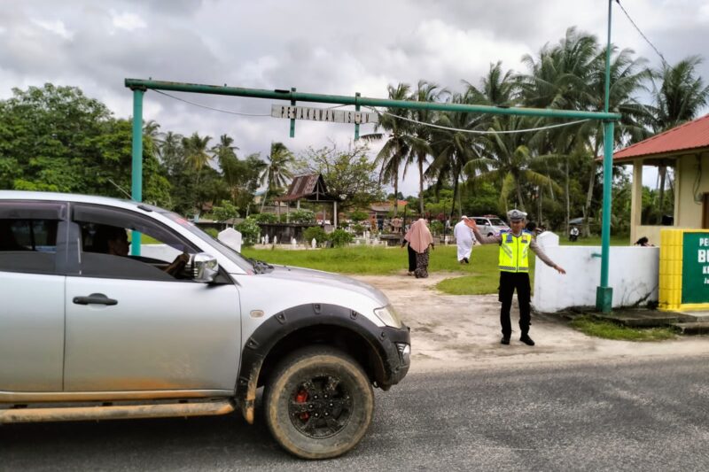 Satlantas Polres Lingga Kembali Kawal Jenazah Dari Rumah Duka Hingga ke Pemakaman