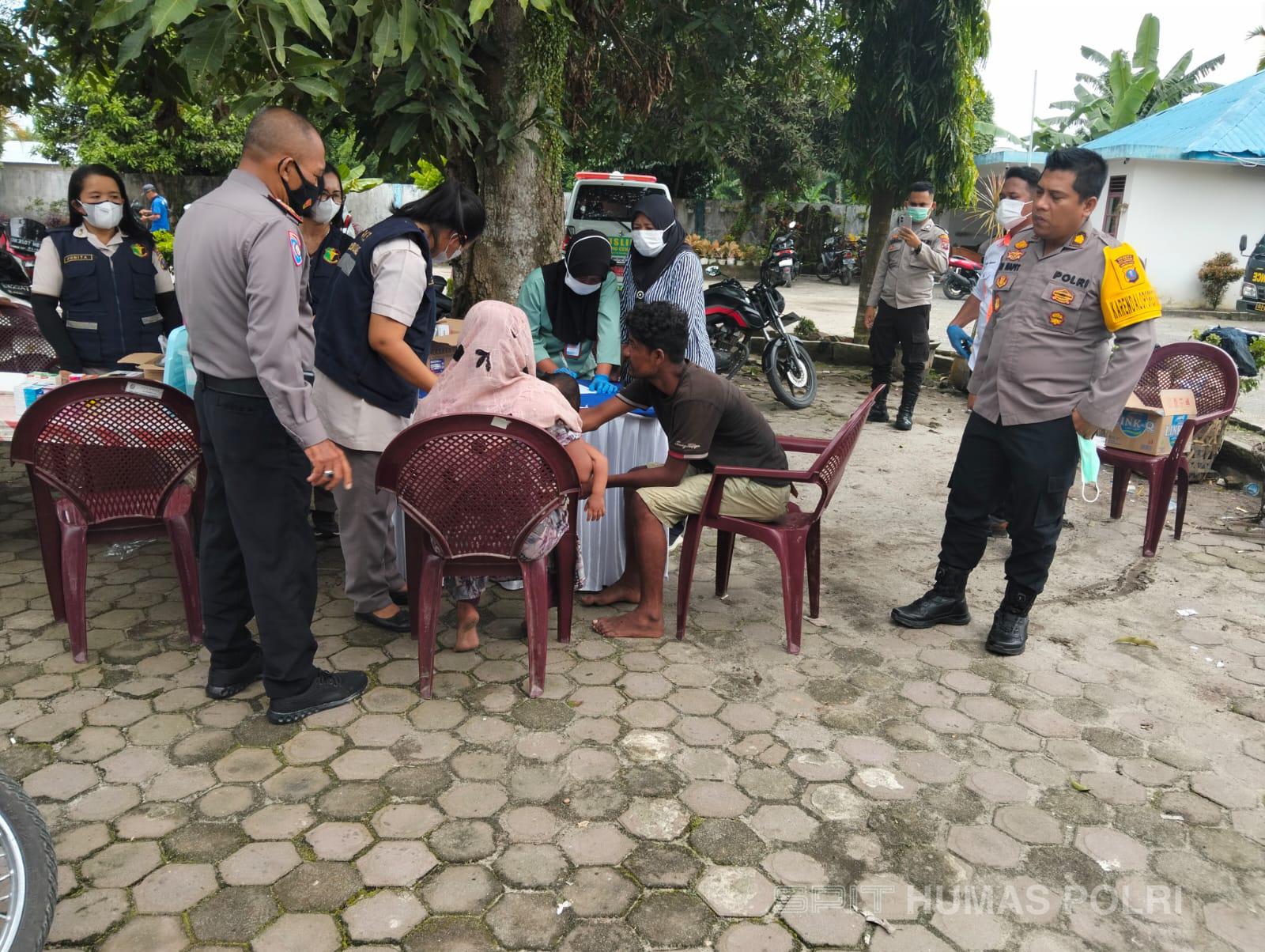 Polresta Deli Serdang Berikan Layanan Kesehatan Kepada Etnis WNA Rohingya Di Kecamatan Pantai Labu