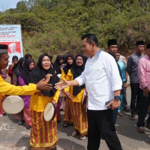 WhatsApp Image 2024-11-06 at 17.49.42 Kedatangan Ansar Ahmad, di Desa Marok Tua, Tumpah Ruah Disambut Oleh Ratusan Warga